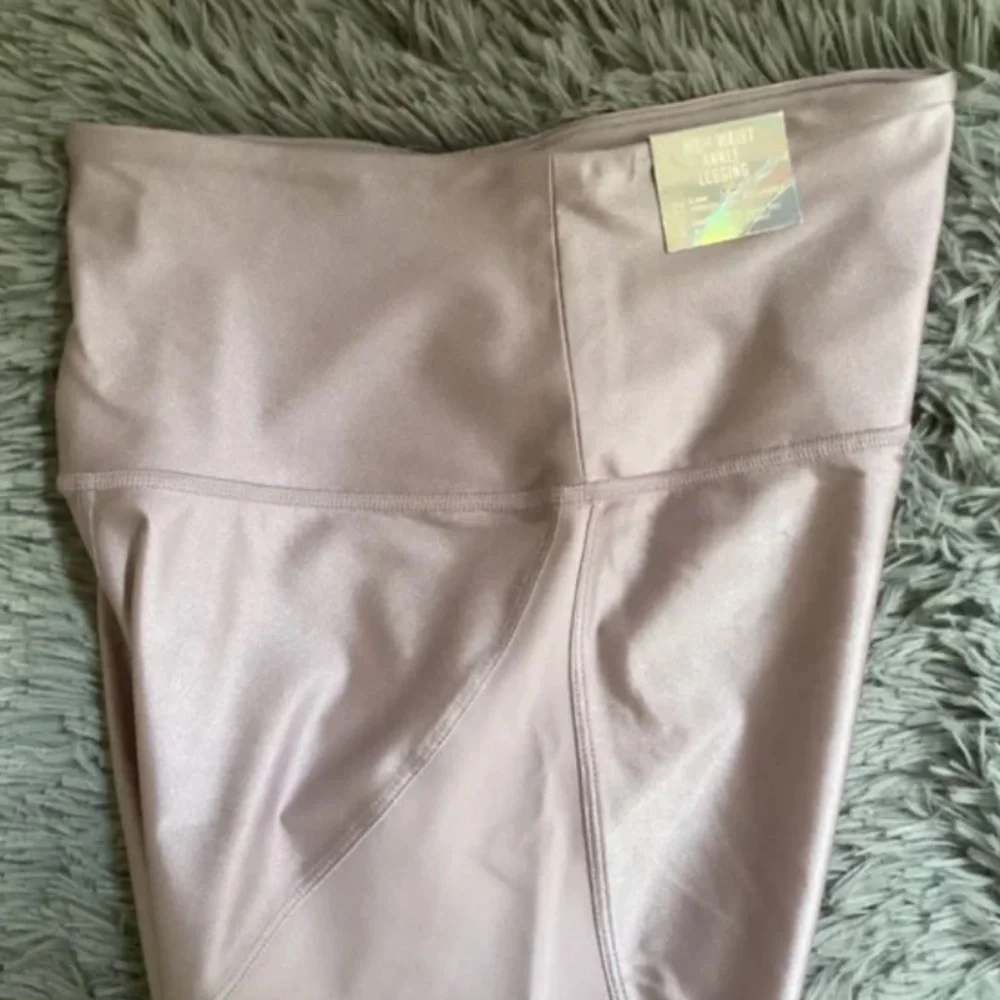 Victoria’s Secret Pink Ultimate High Waist Ankle Legging Size S NWT